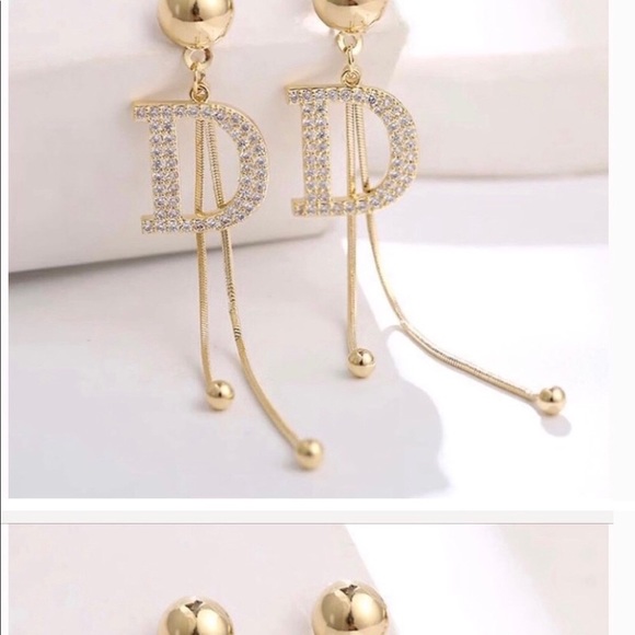 COPY - Beautiful Dior earrings. So pretty! Made well beautiful Swarovski crysta… - Picture 1 of 3